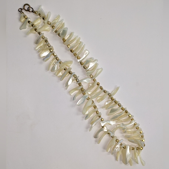 VTG IRIDESCENT SHELL & GOLD TONE SPACER NECKLACE - Picture 8 of 11